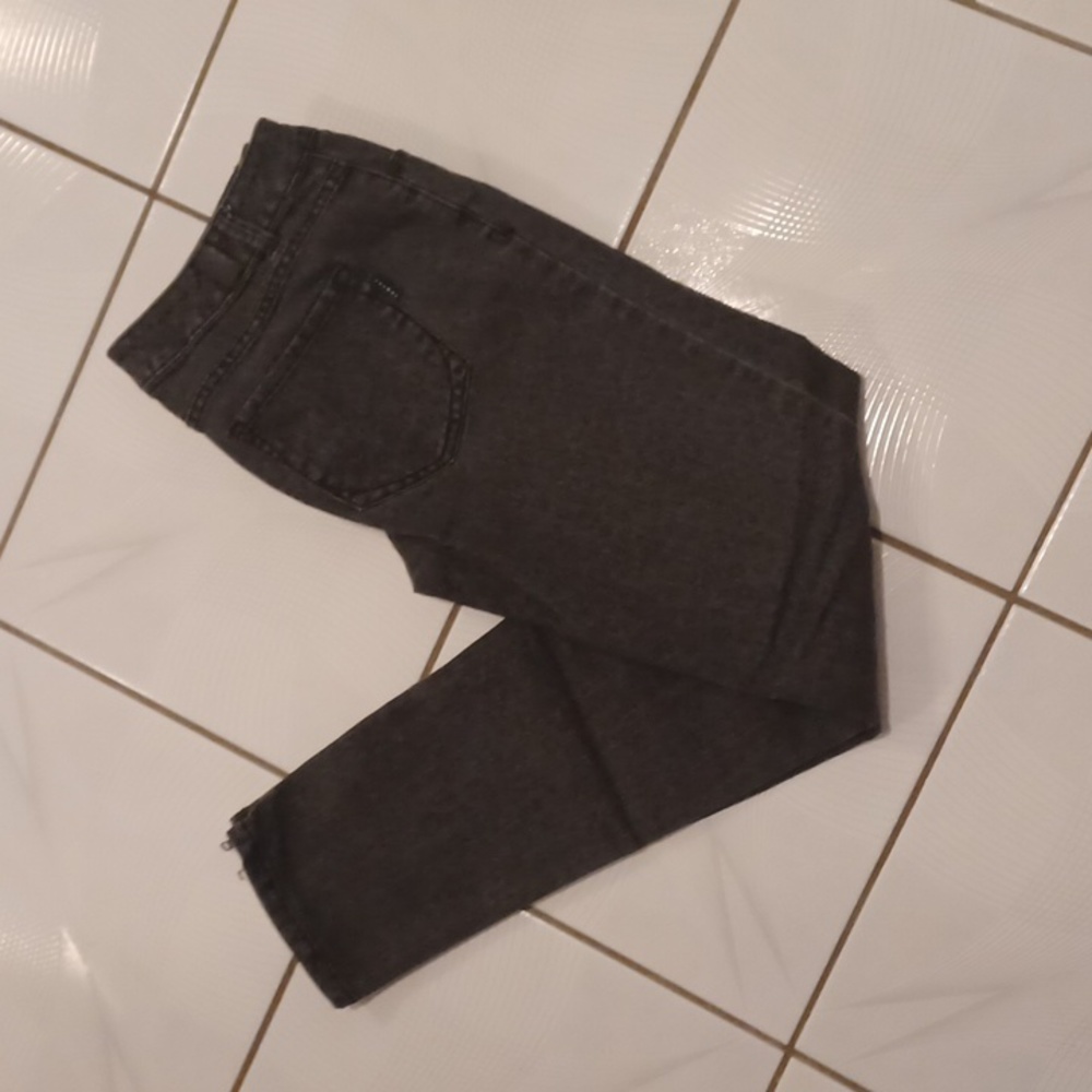 4/$60 Black Leopard Print Skinny Jeans - Size 6/32
